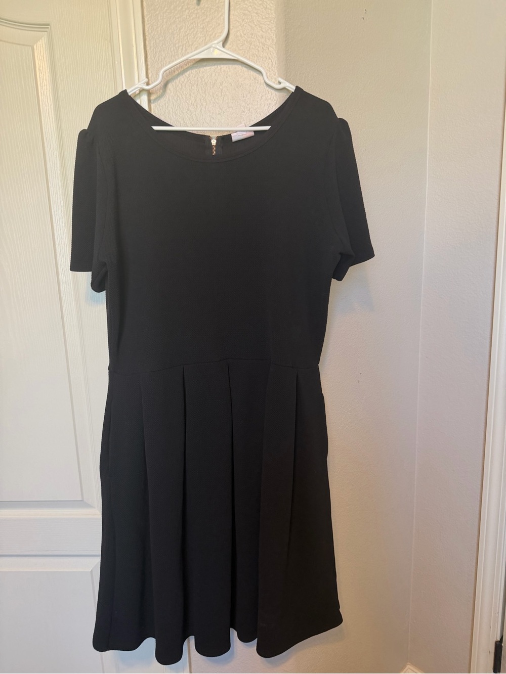 Classic Black Short-Sleeve Pleated Women's Dress